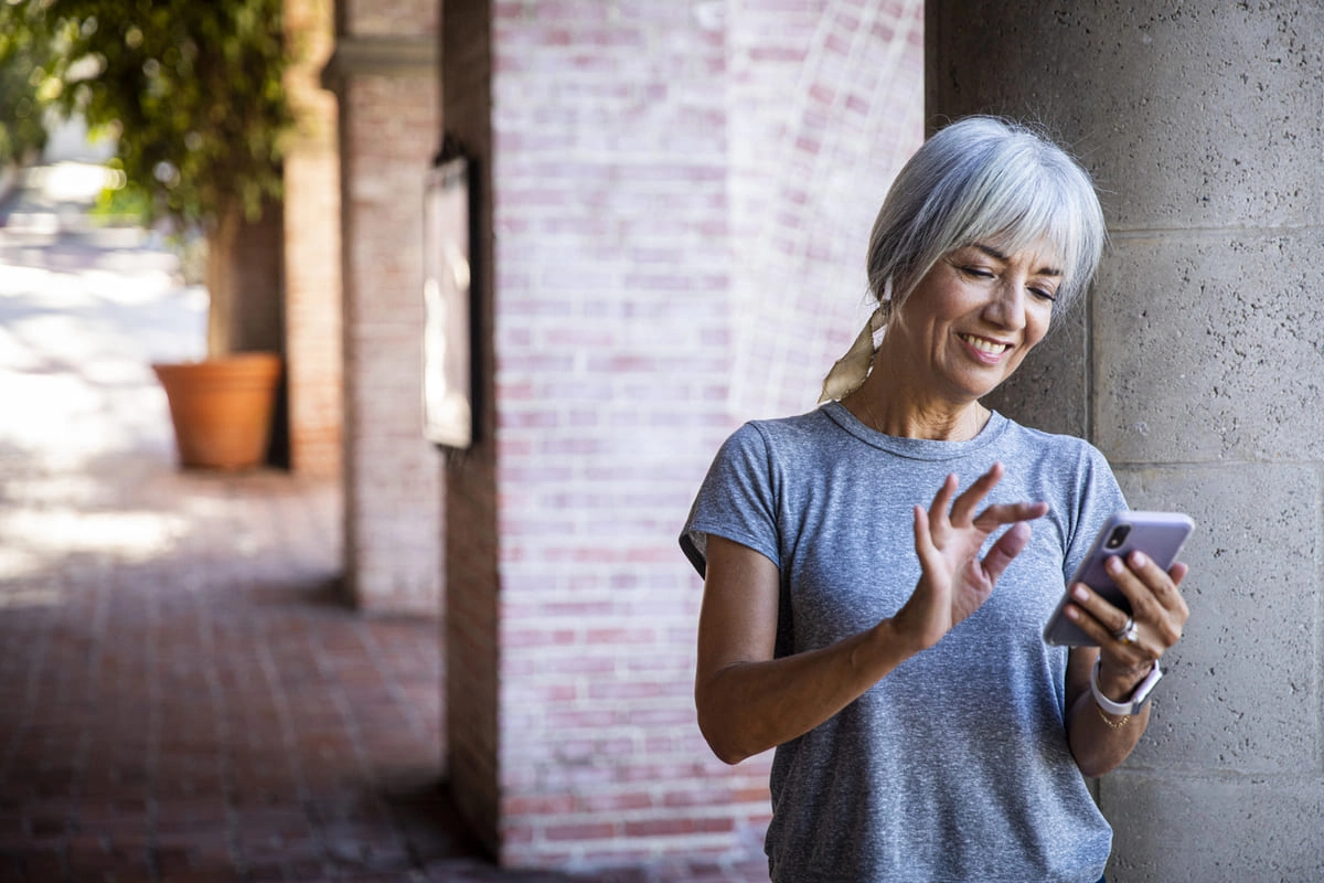 Future app woman working out