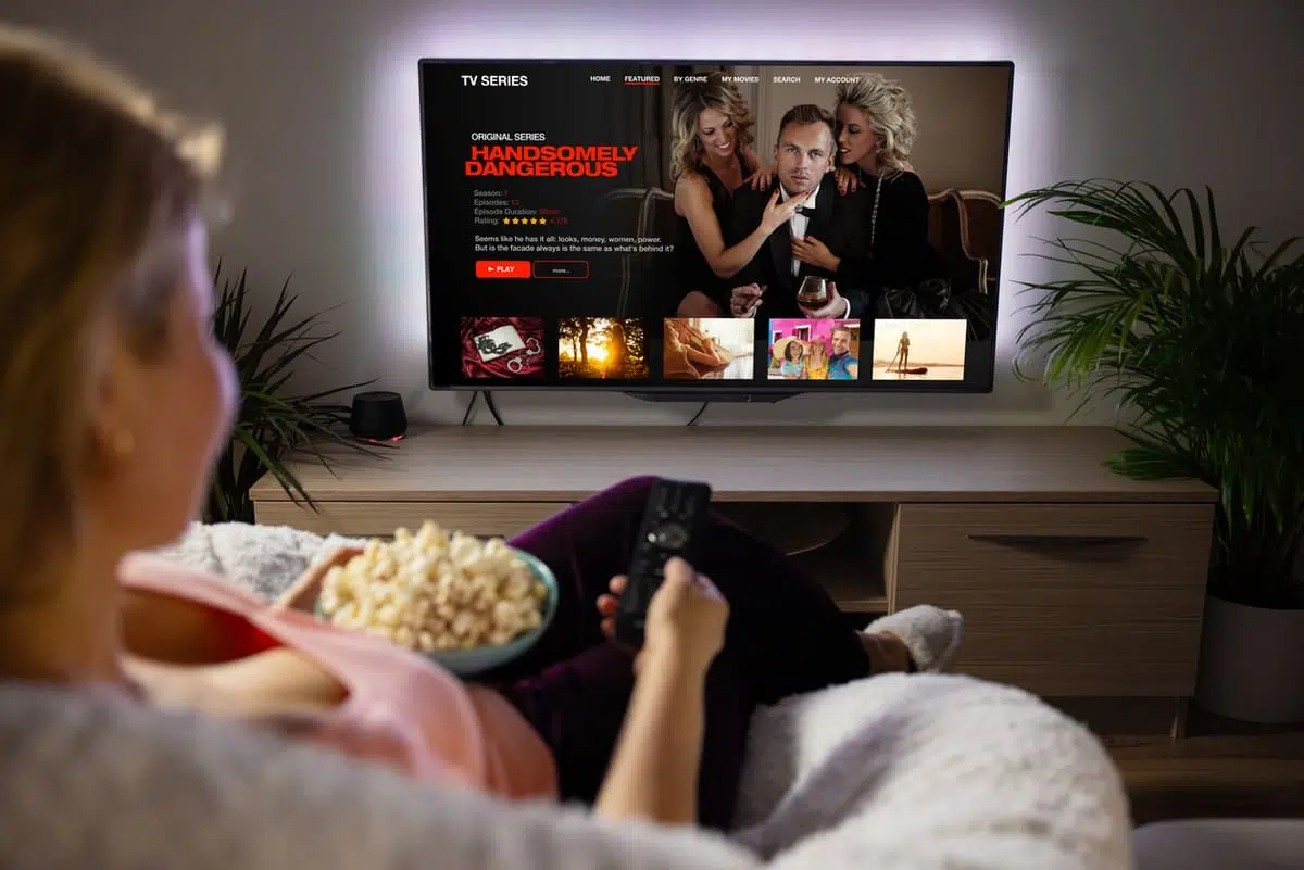 Virtual movie night long dstance date