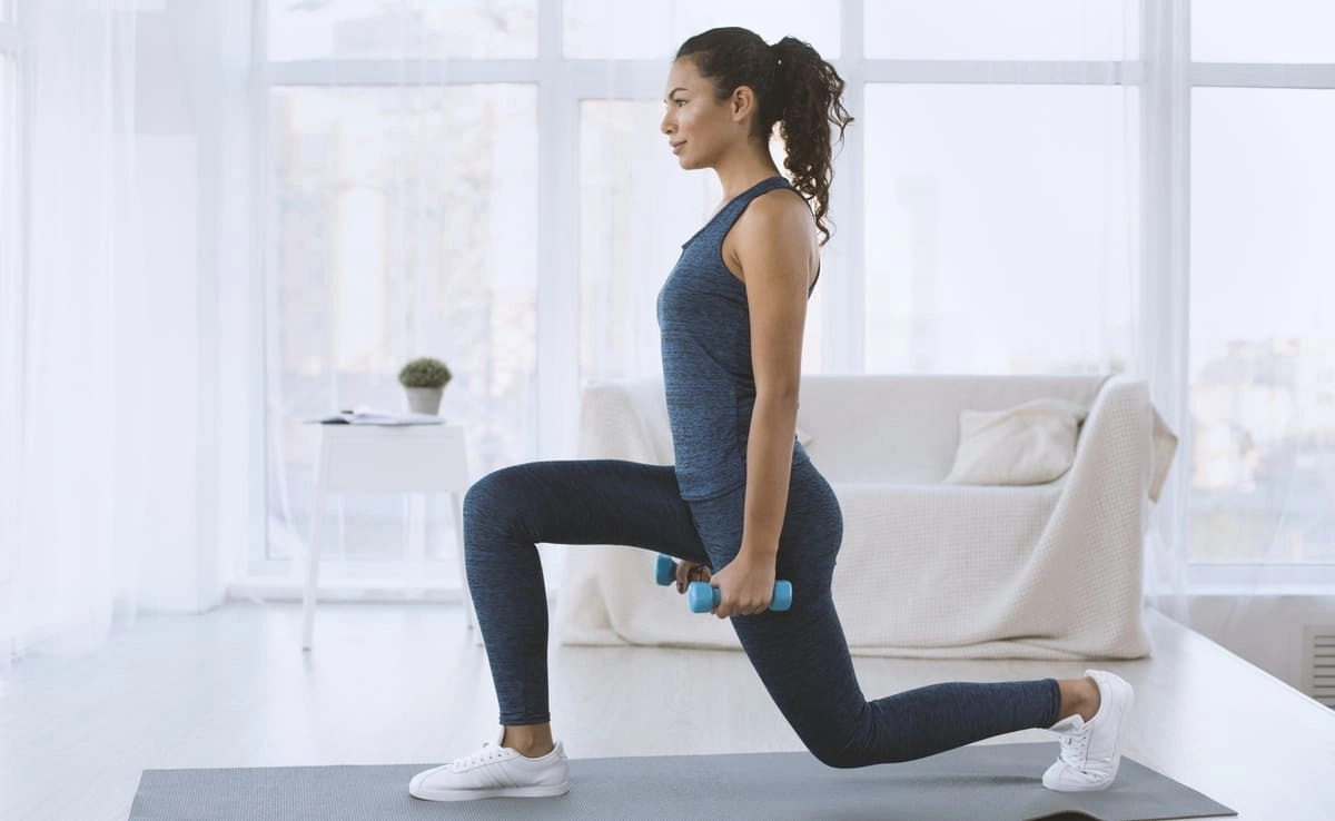 Walking lunges for love handles