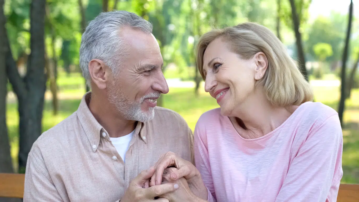 10 Tips to Get a Guy to Kiss You