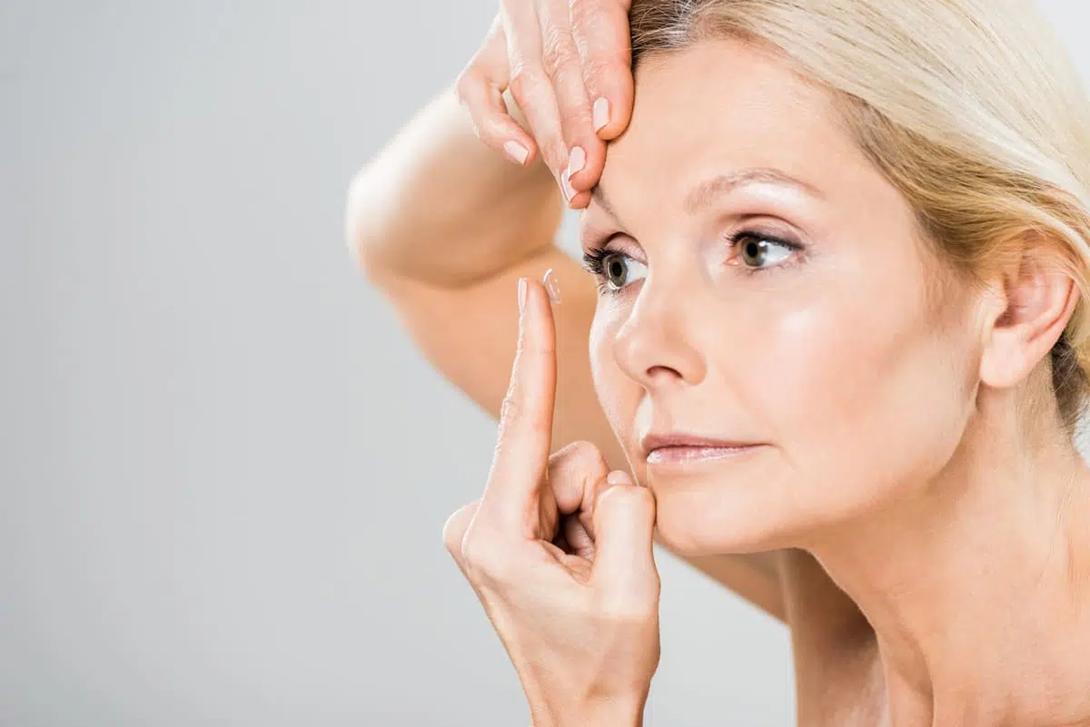 woman putting in contacts
