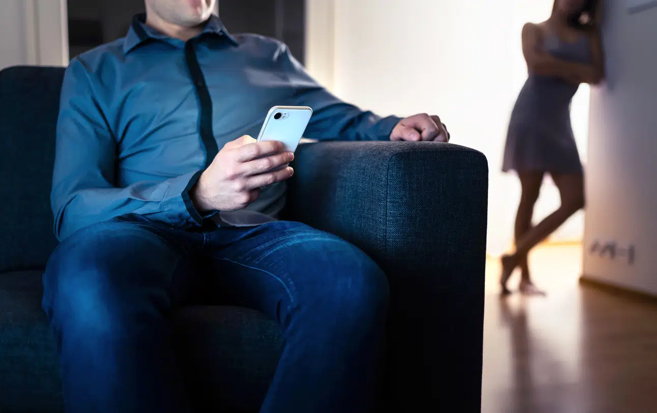 Signs He's Not Interested in You