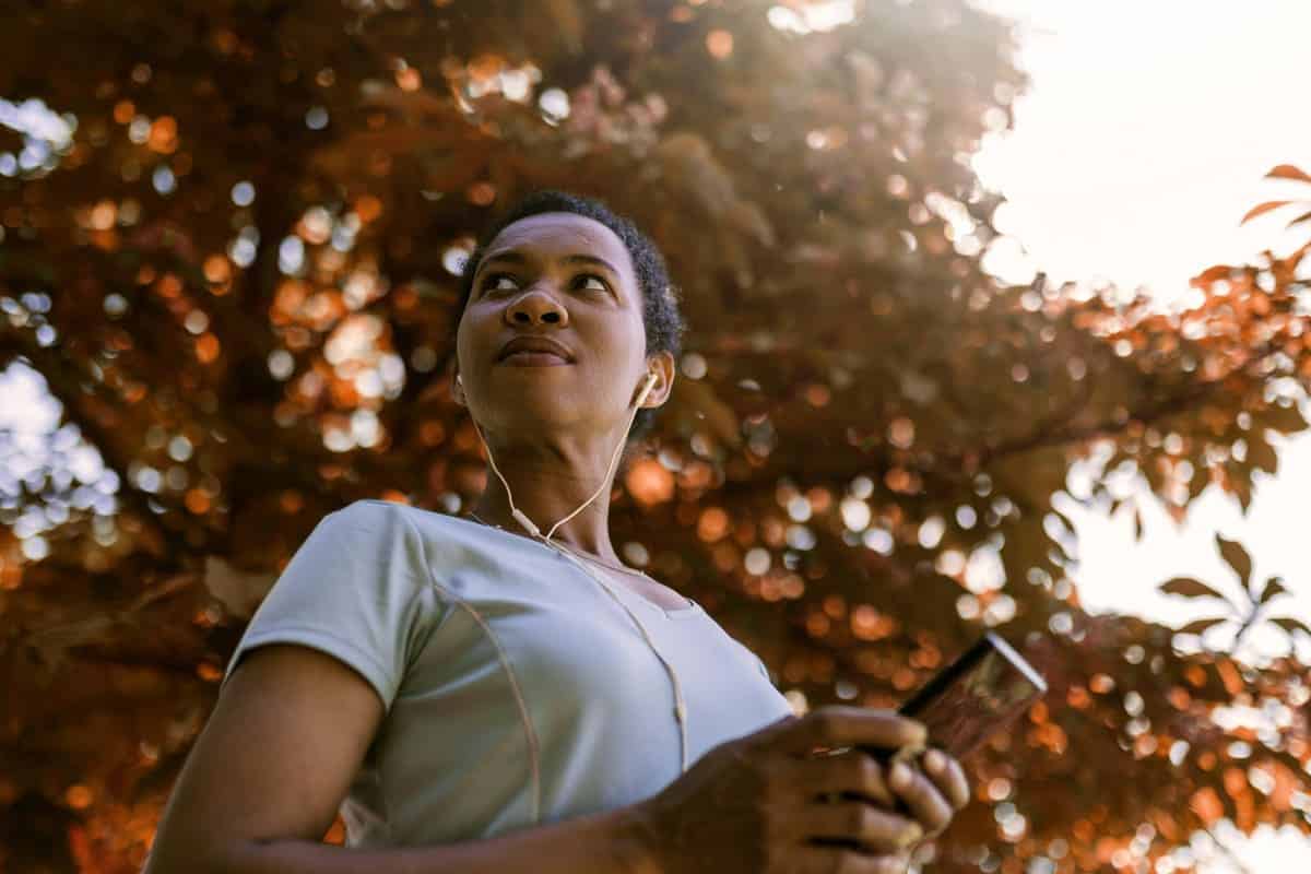 woman paying attention while running