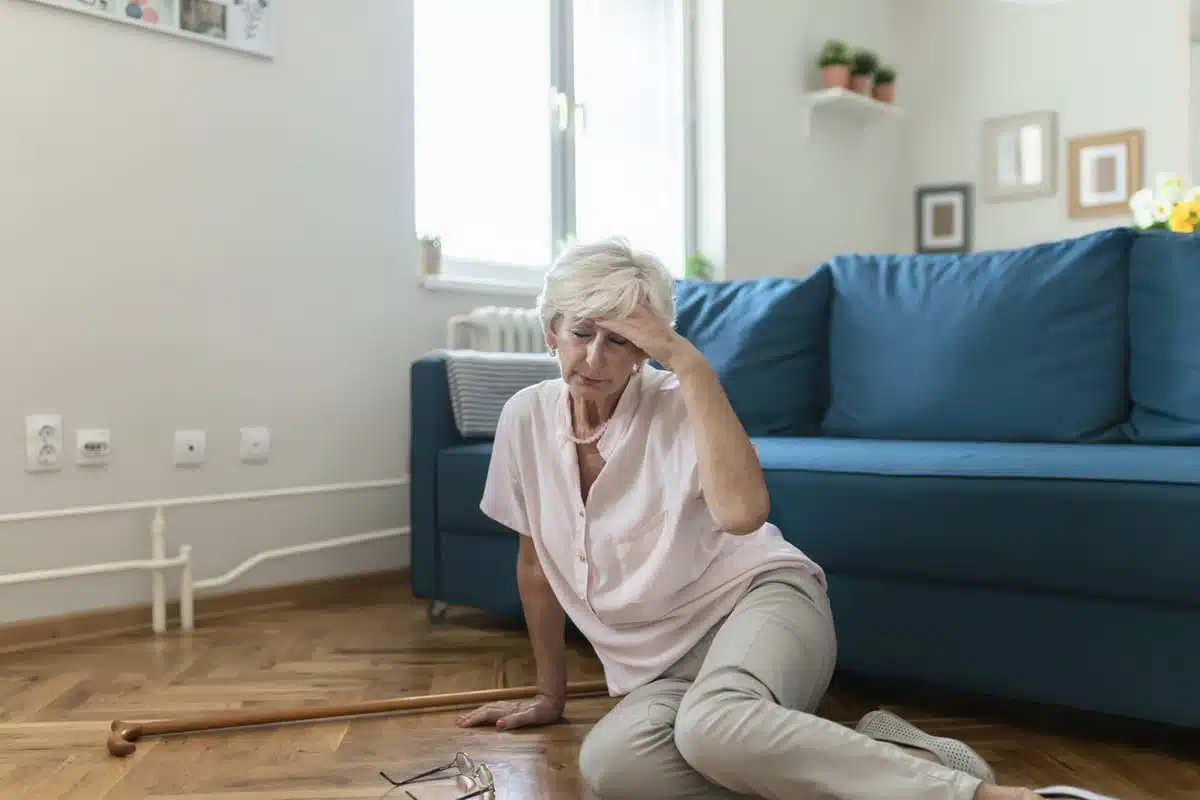 Woman who fell down, fall risk, Sarcopenia