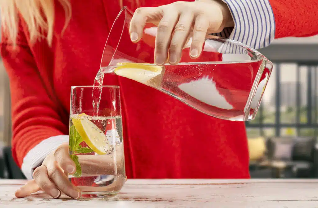 sparkling water with lemon
