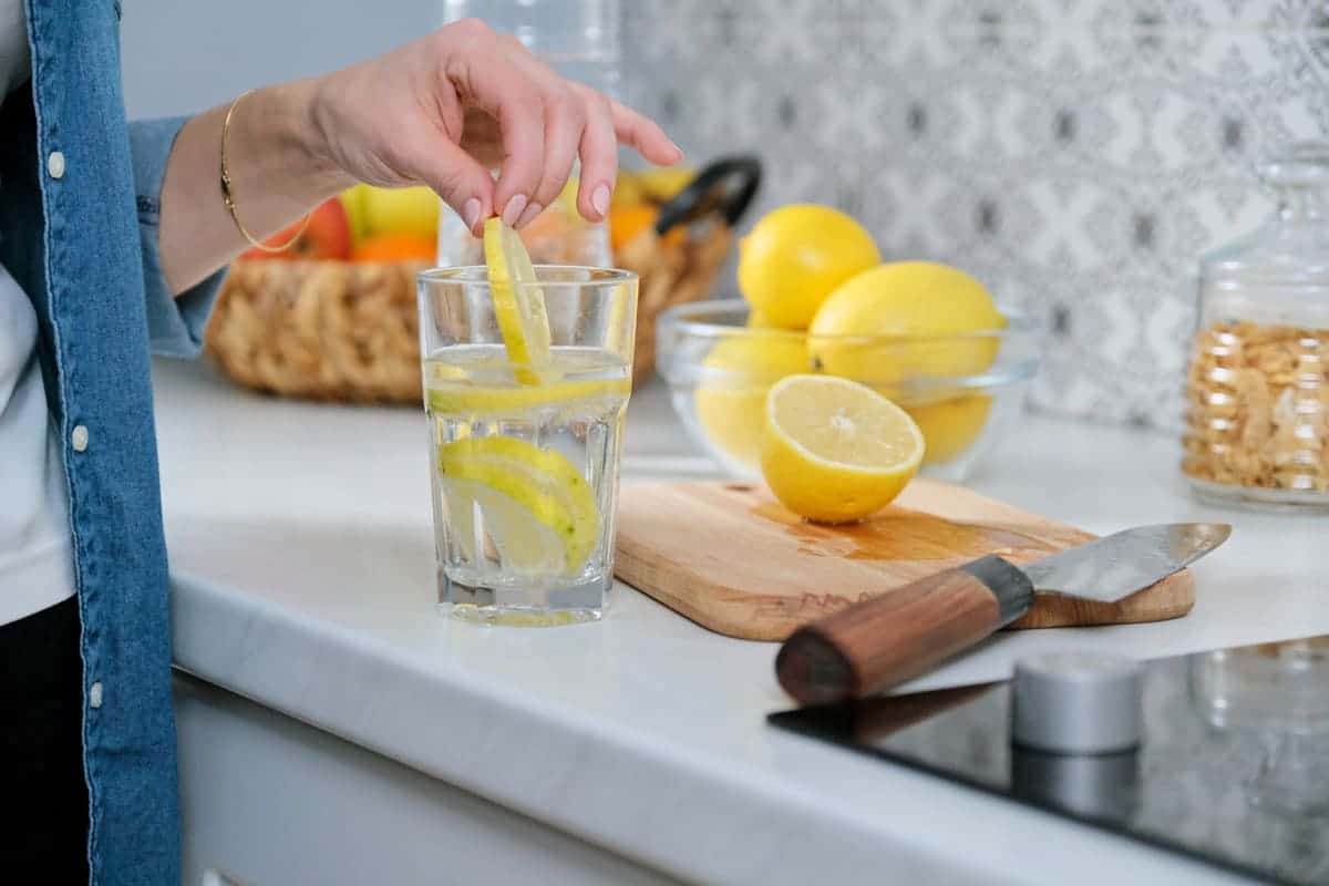 benefits to drinking lemon water feature