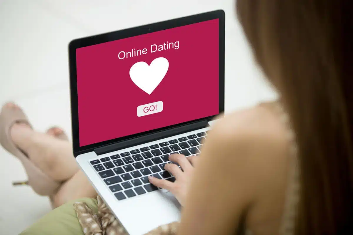 online dating computer graphic