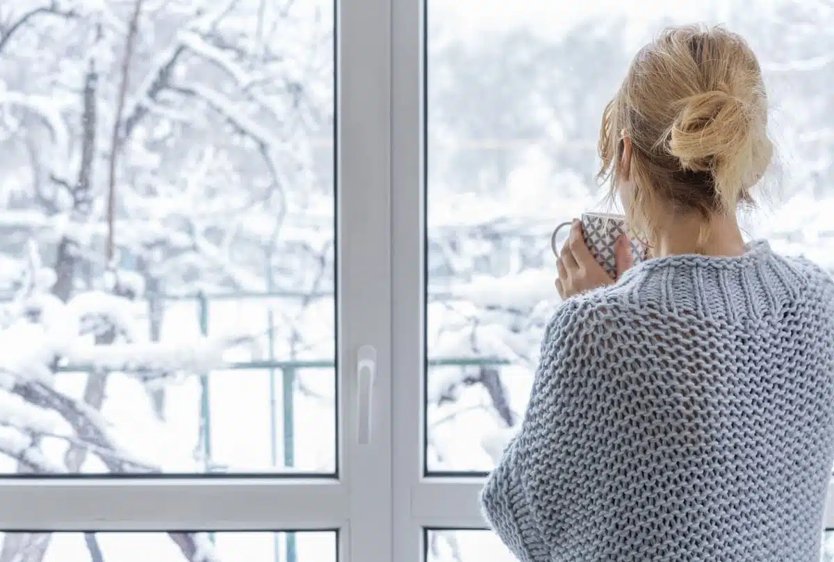 woman cozy and drinking coffee