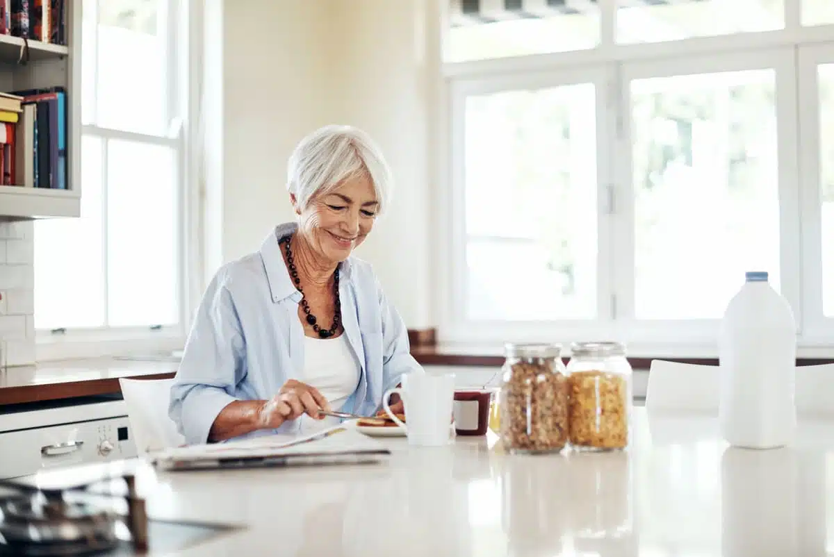 woman eating a healthy breakfast