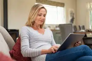 woman on couch online dating