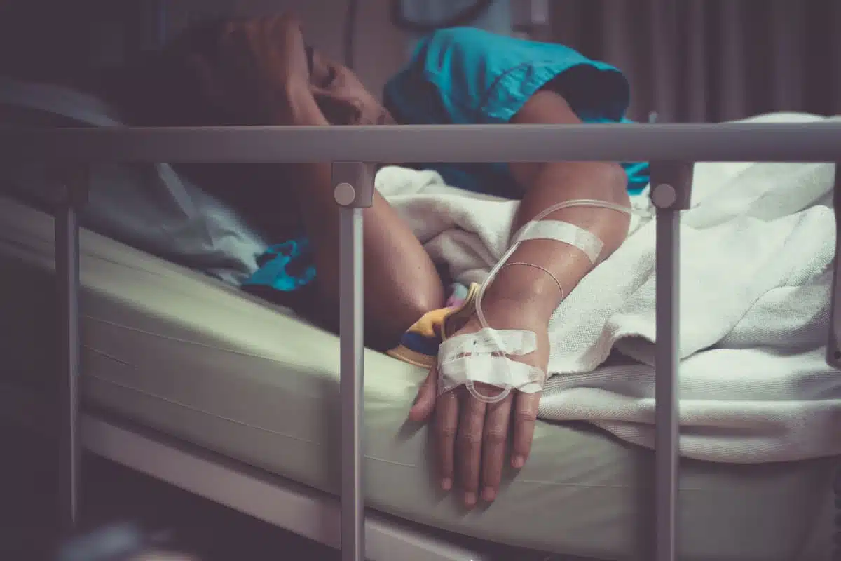 woman post surgery in hospital bed
