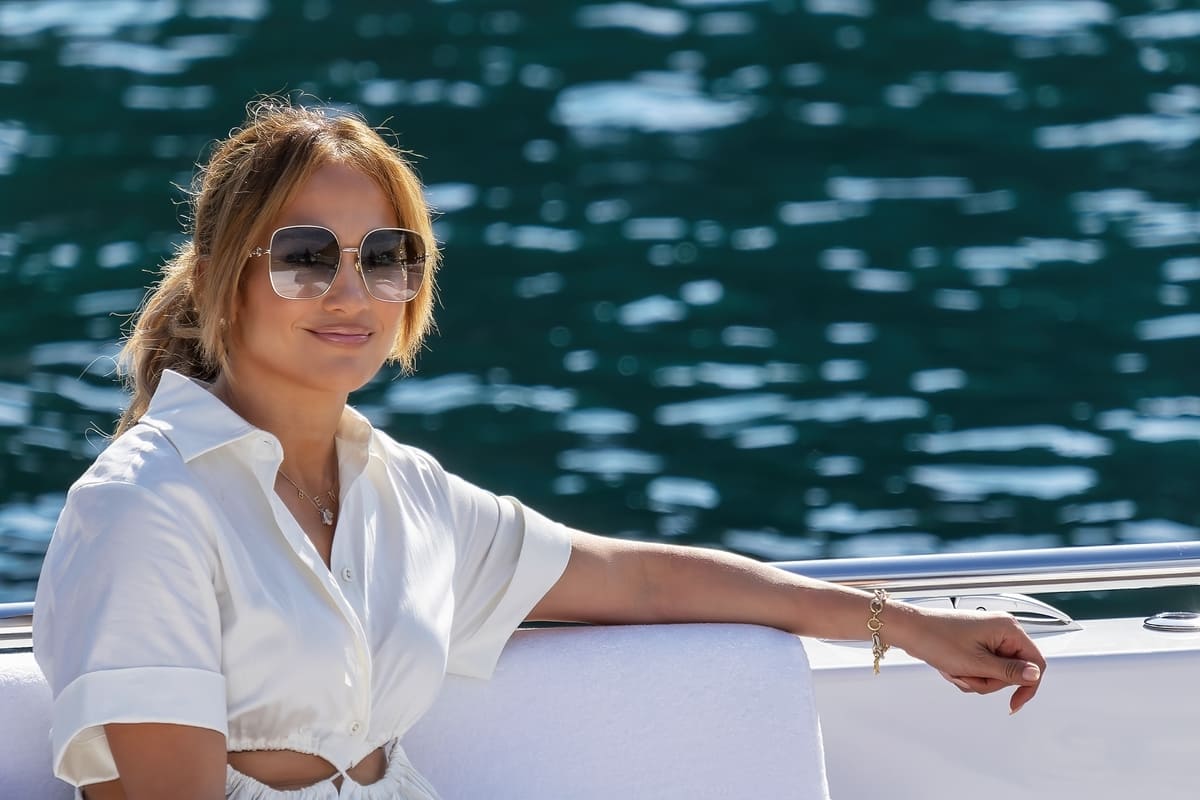 jennnifer lopez curtain bangs