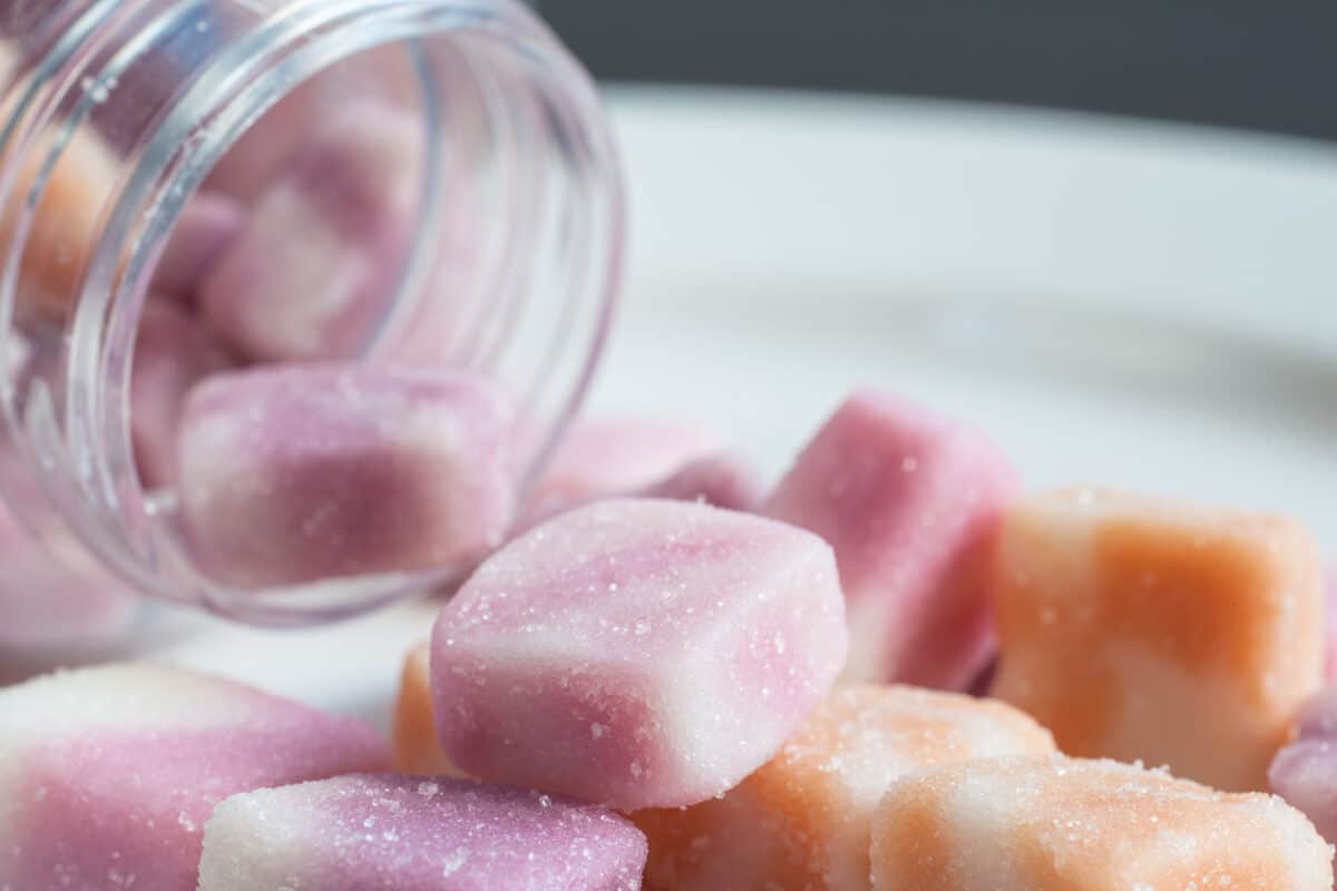Dietary supplement: Gummy with calcium and vitamins