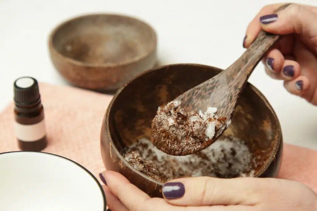 Making zero waste, toxic free body scrub, DIY coffee, sugar, coconut oil body scrub is an excellent way to exfoliate and moisturize the skin.