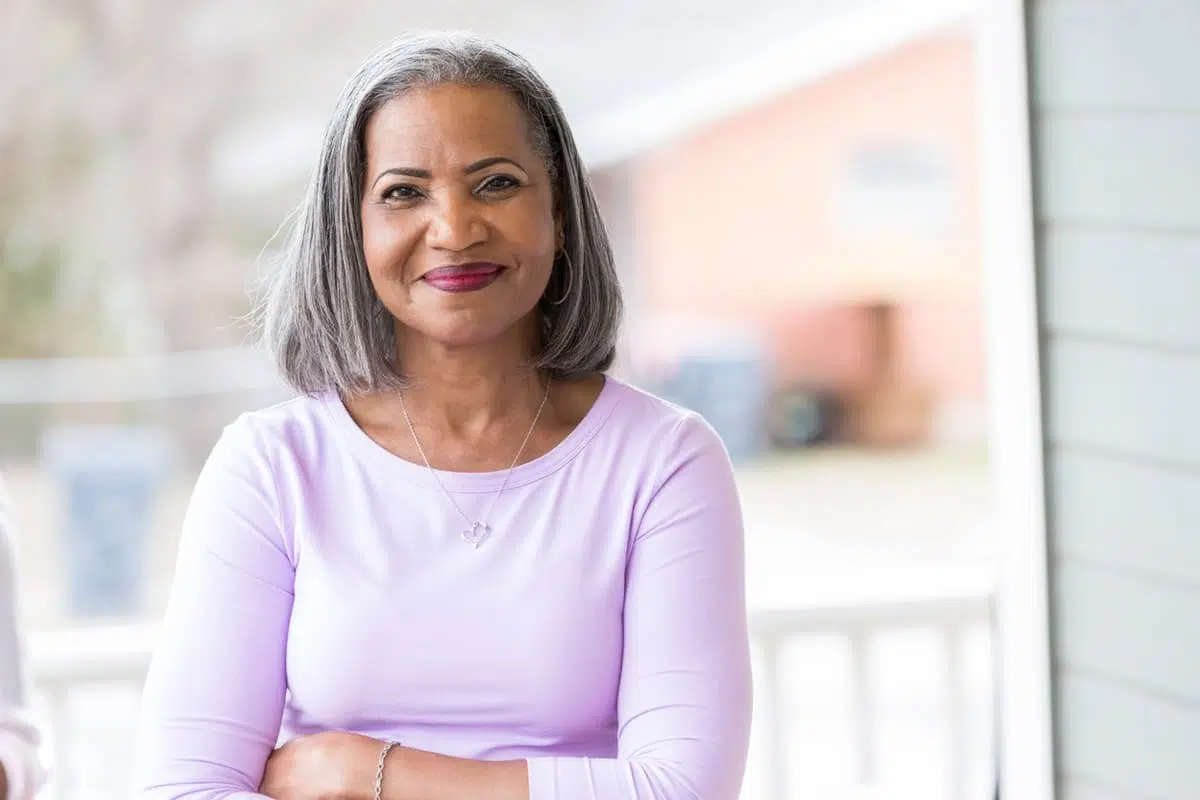woman with gray lob haircut