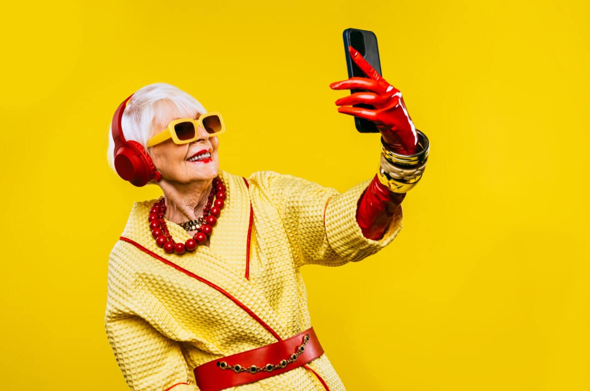Happy and funny cool old lady with fashionable clothes portrait on colored background - Youthful grandmother with extravagant style, concepts about lifestyle, seniority and elderly people
