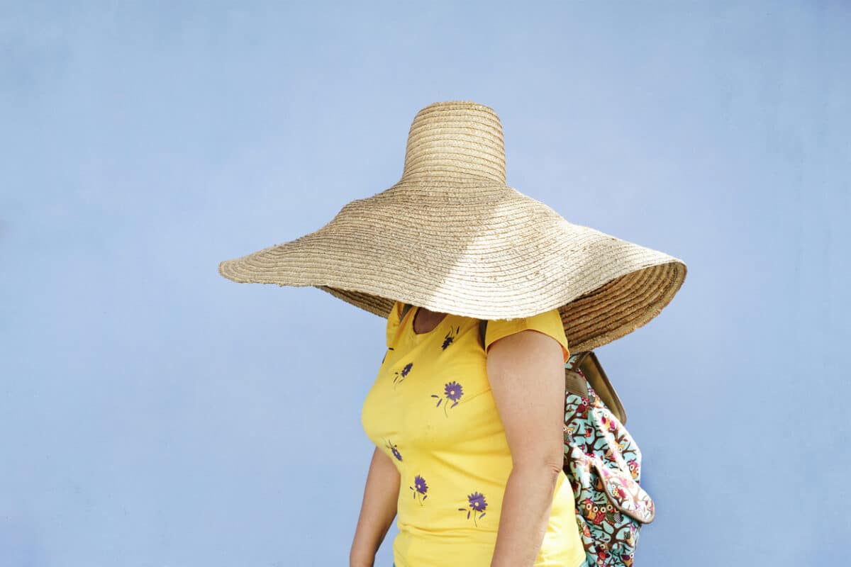 giant sun hat, avoiding the sun