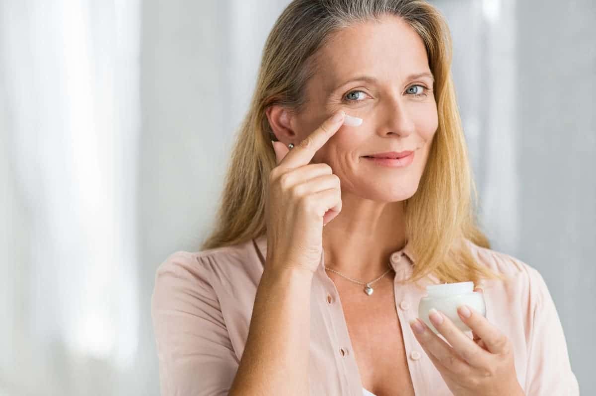 woman applying moisturizer