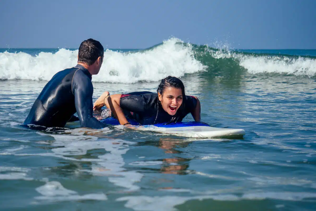 man instructor demonstrating how surf