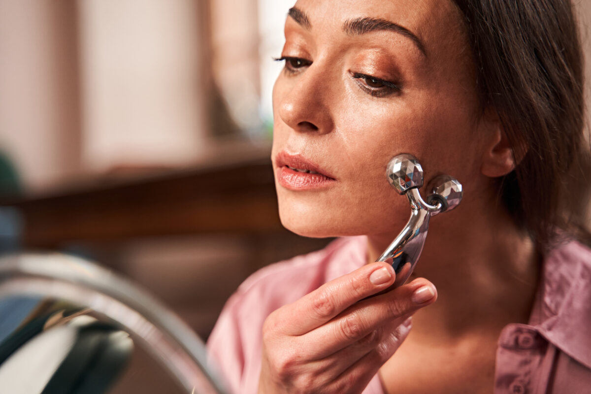 woman using cryo-roller