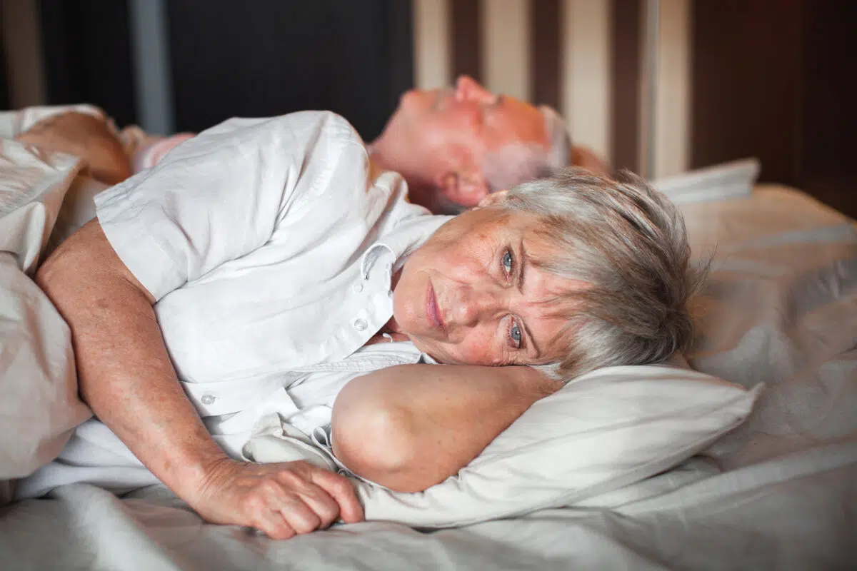 gender sleep differences, couple in bed
