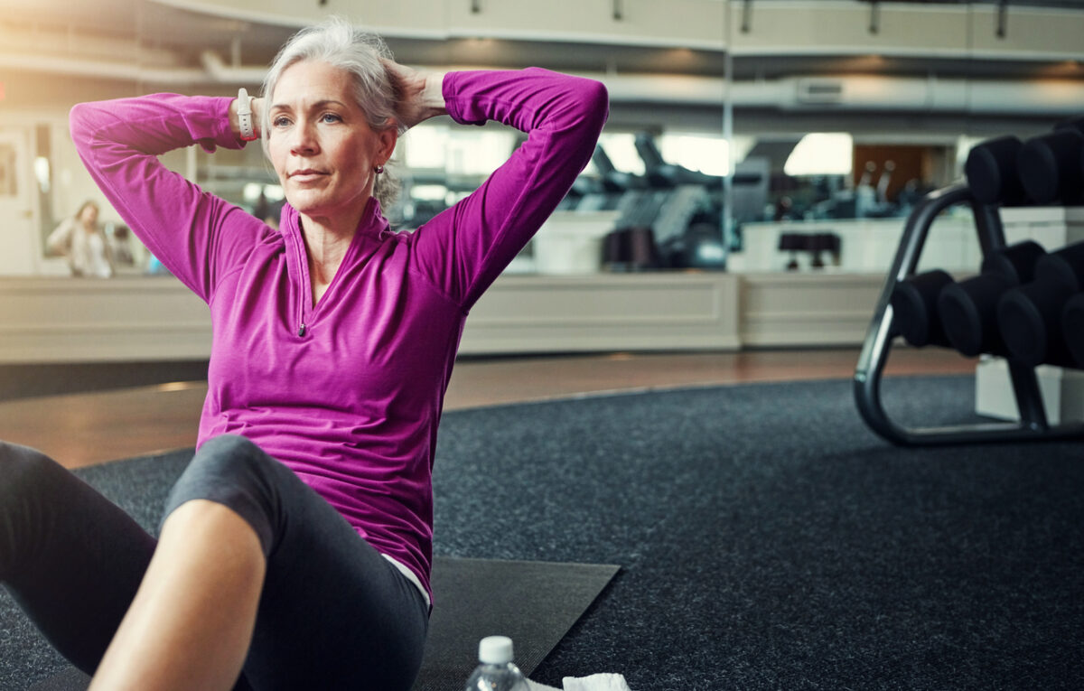 woman doing sit-ups at the gym, fit woman, working out, exercise