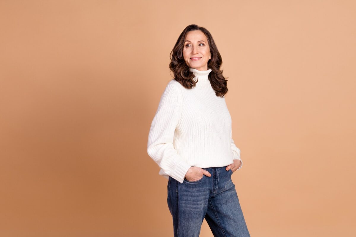 13 Tips to Look Slimmer in Pictures