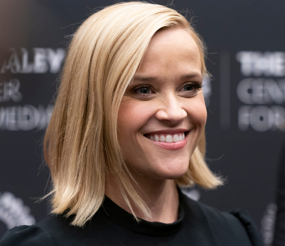 Reese Witherspoon side-parted lob haircut
