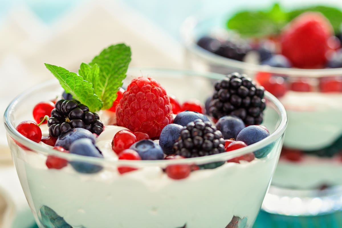 greek yogurt with berries