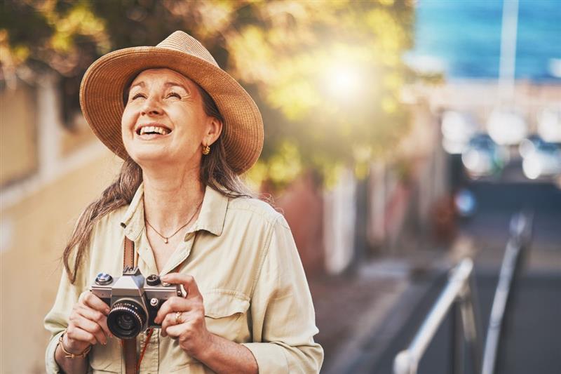 PW-WorldTrips-Woman-with-camera