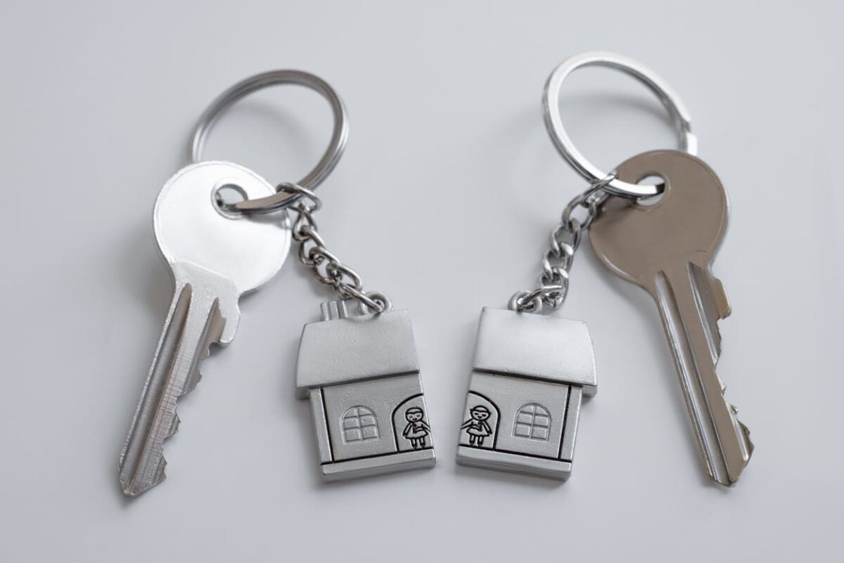 Living in separate homes instead of together in a realationship