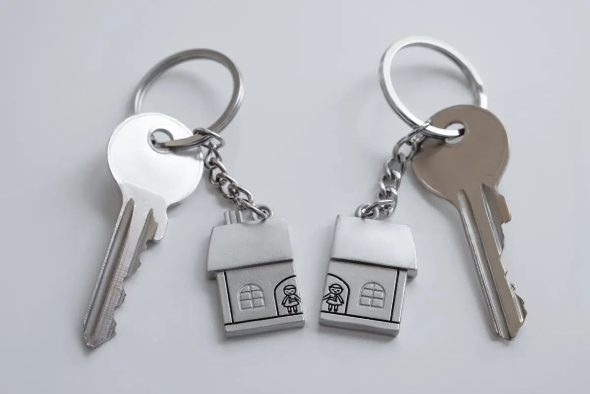 Living in separate homes instead of together in a realationship